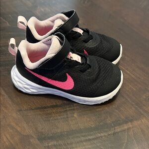 Nike Toddler Black and Pink Sneakers